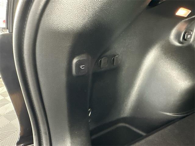 used 2023 Jeep Cherokee car, priced at $24,998