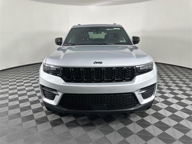 new 2025 Jeep Grand Cherokee car, priced at $42,499