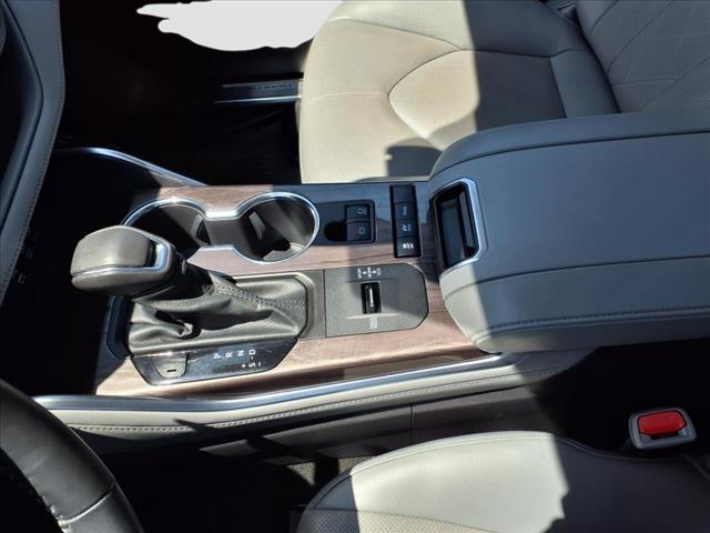 used 2022 Toyota Highlander Hybrid car, priced at $38,900