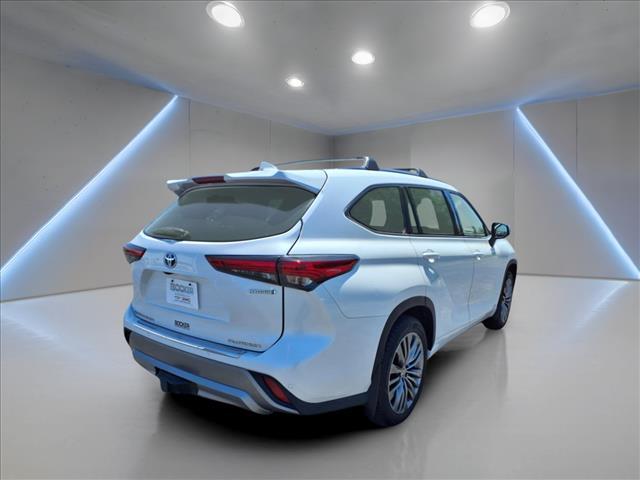 used 2022 Toyota Highlander Hybrid car, priced at $38,900