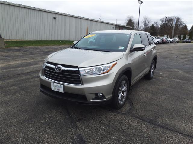 used 2016 Toyota Highlander car, priced at $26,900