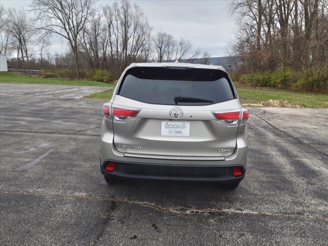 used 2016 Toyota Highlander car, priced at $26,900