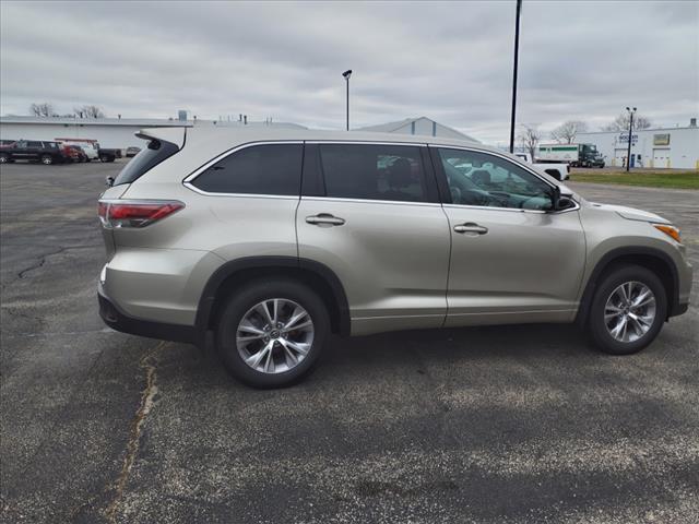 used 2016 Toyota Highlander car, priced at $26,900