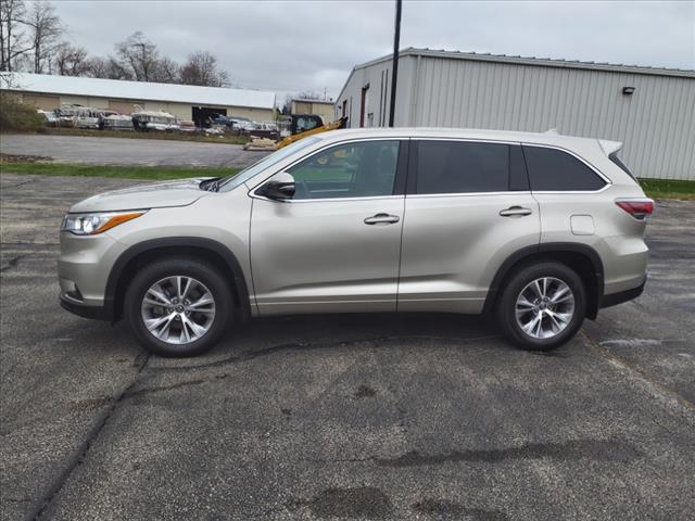 used 2016 Toyota Highlander car, priced at $26,900