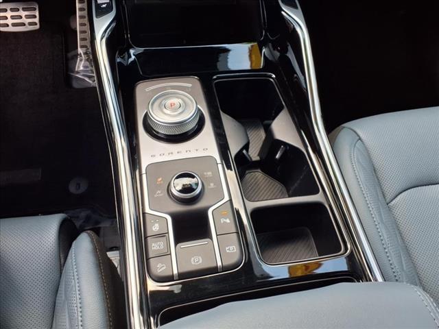 used 2025 Kia Sorento Hybrid car, priced at $40,900