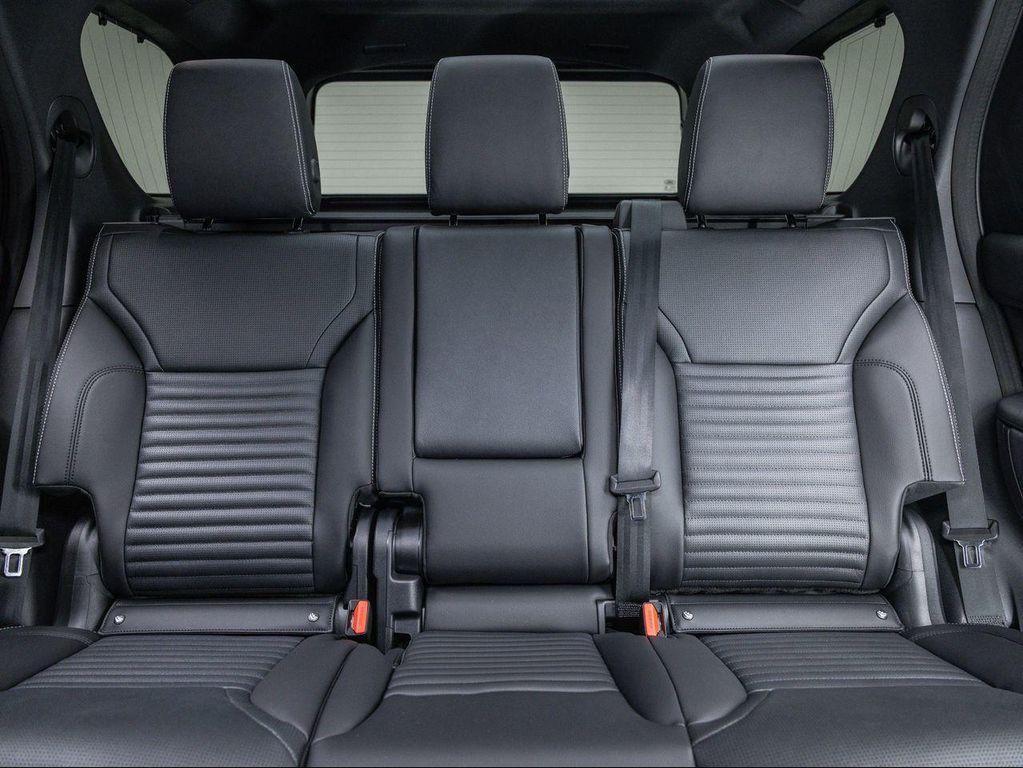 new 2025 Land Rover Discovery car, priced at $68,343