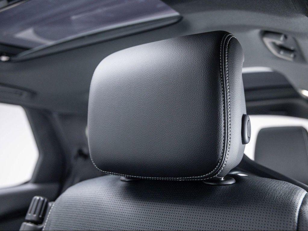 new 2025 Land Rover Discovery car, priced at $68,343