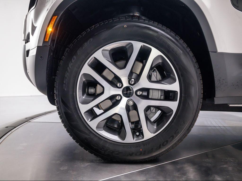 new 2026 Land Rover Defender car