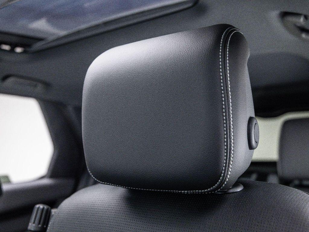 new 2025 Land Rover Discovery car, priced at $68,343