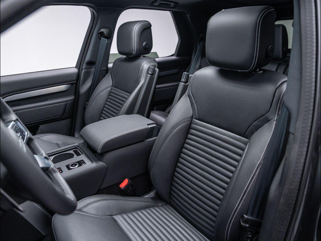new 2025 Land Rover Discovery car, priced at $76,718