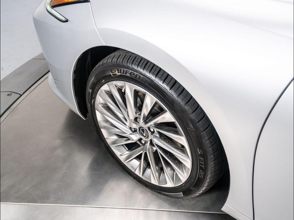 used 2019 Lexus ES 300h car, priced at $27,625