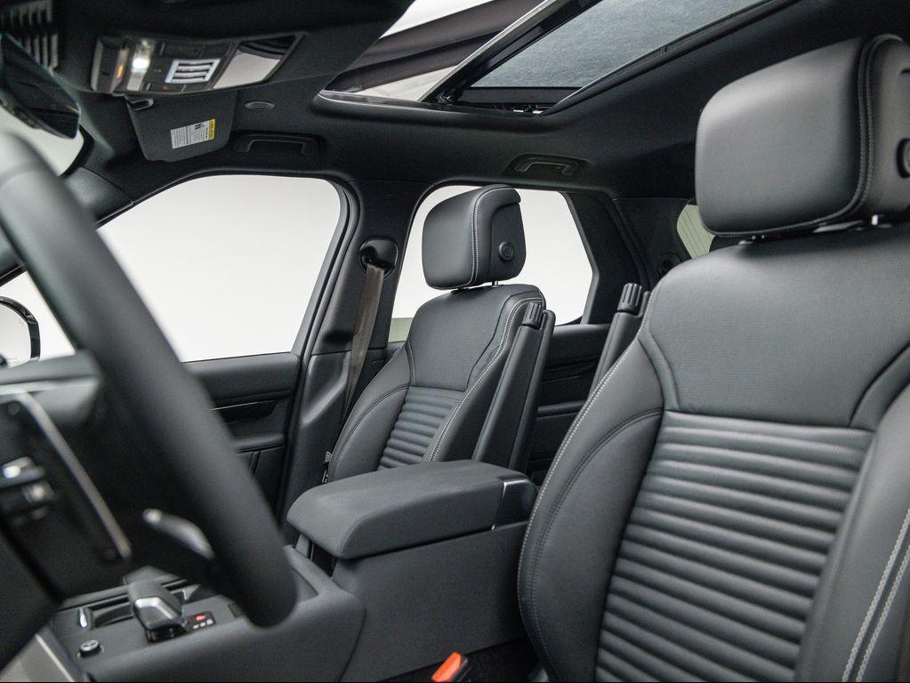 new 2025 Land Rover Discovery car, priced at $70,193