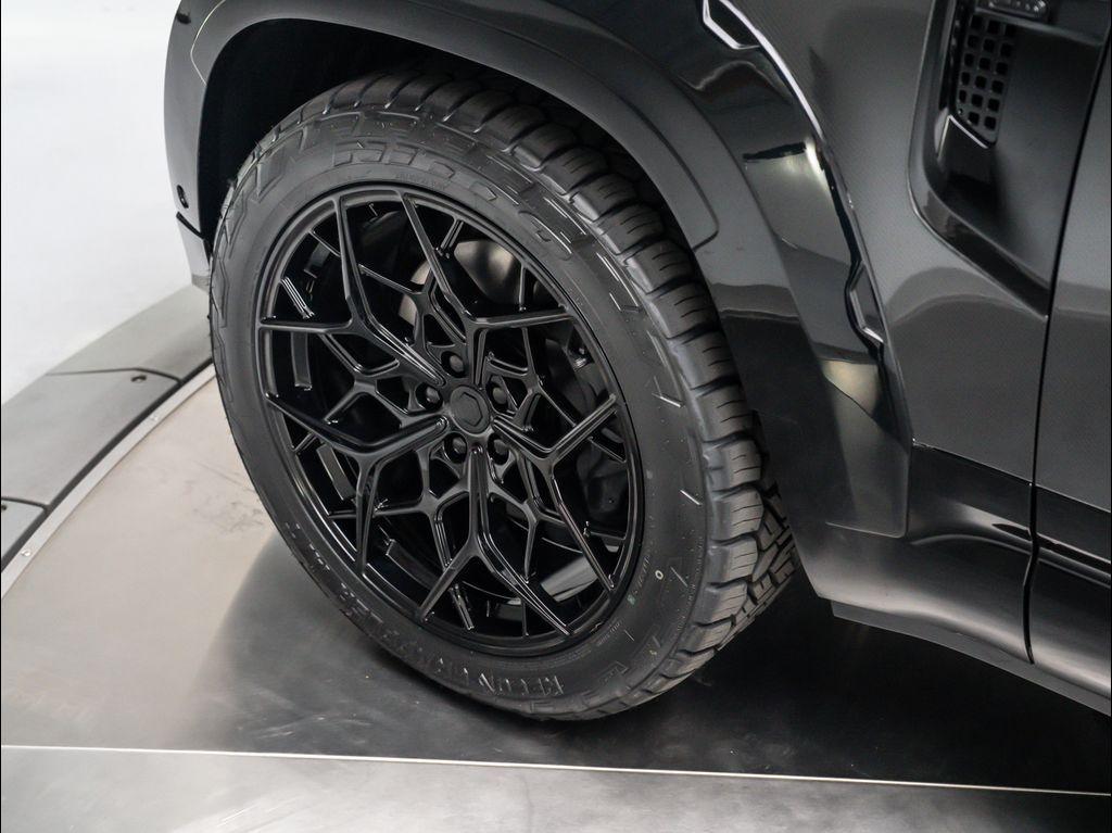 new 2025 Land Rover Defender car