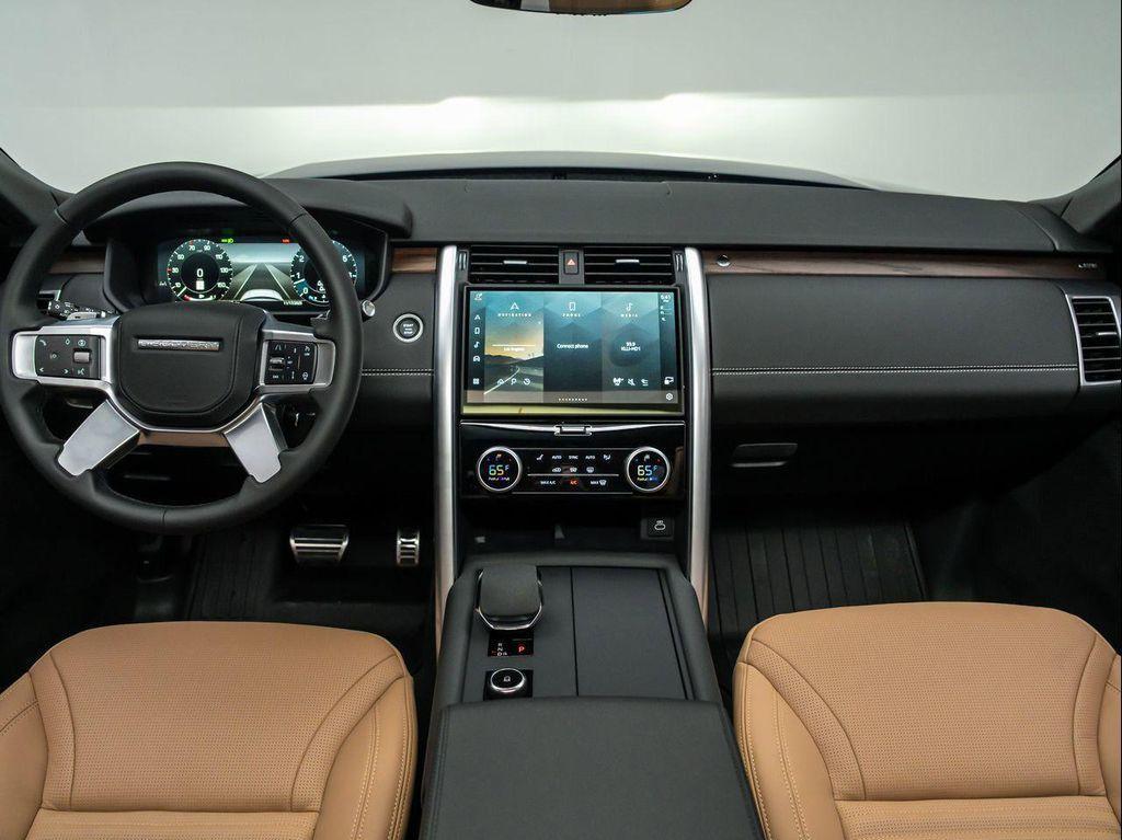 new 2025 Land Rover Discovery car, priced at $82,293