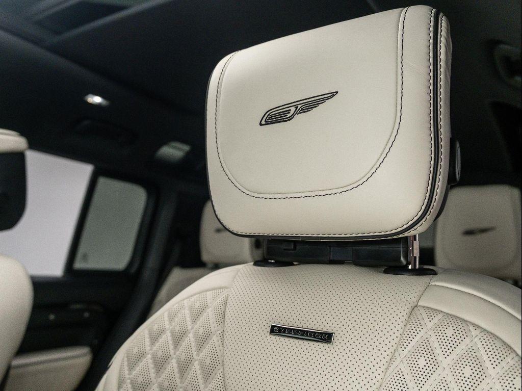 new 2025 Land Rover Defender car