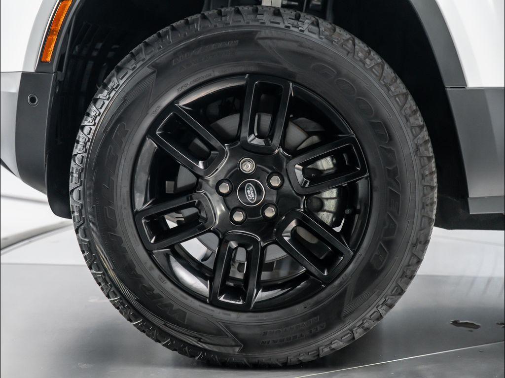 new 2025 Land Rover Defender car