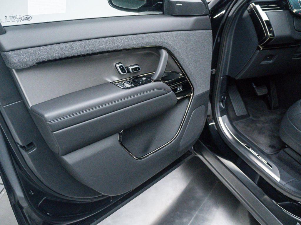new 2025 Land Rover Range Rover Sport car