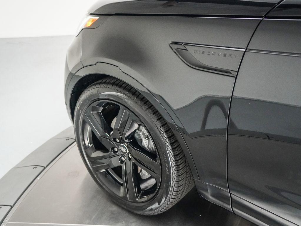 new 2025 Land Rover Discovery car, priced at $70,525