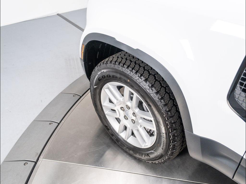 new 2025 Land Rover Defender car