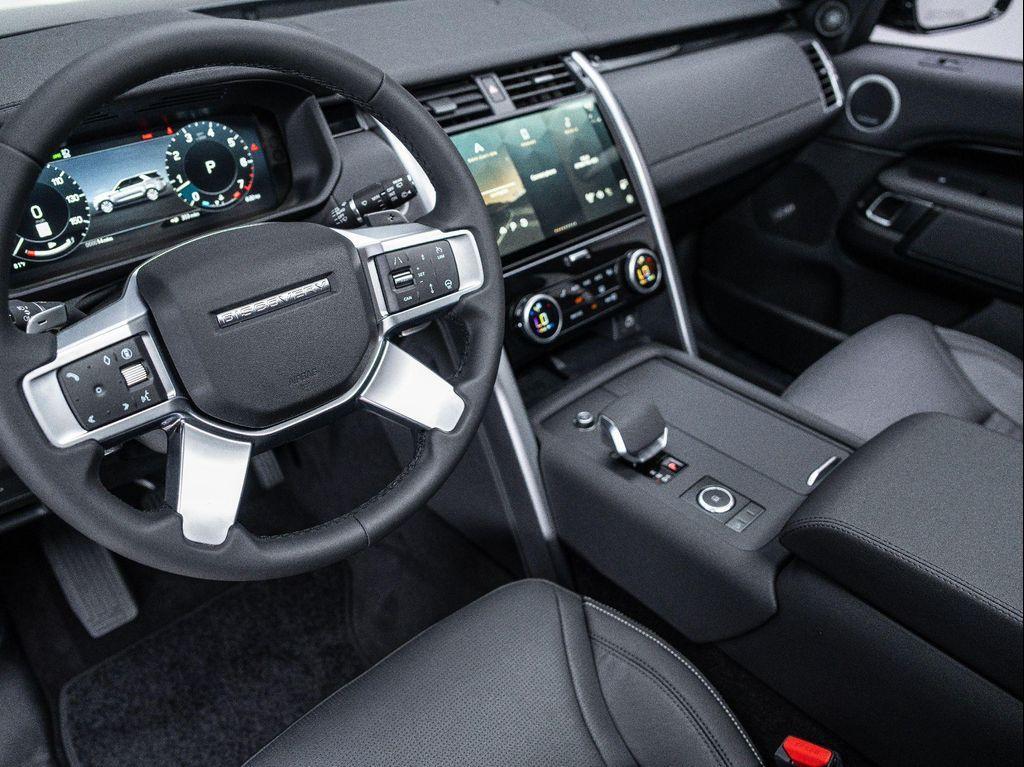 new 2025 Land Rover Discovery car, priced at $68,718