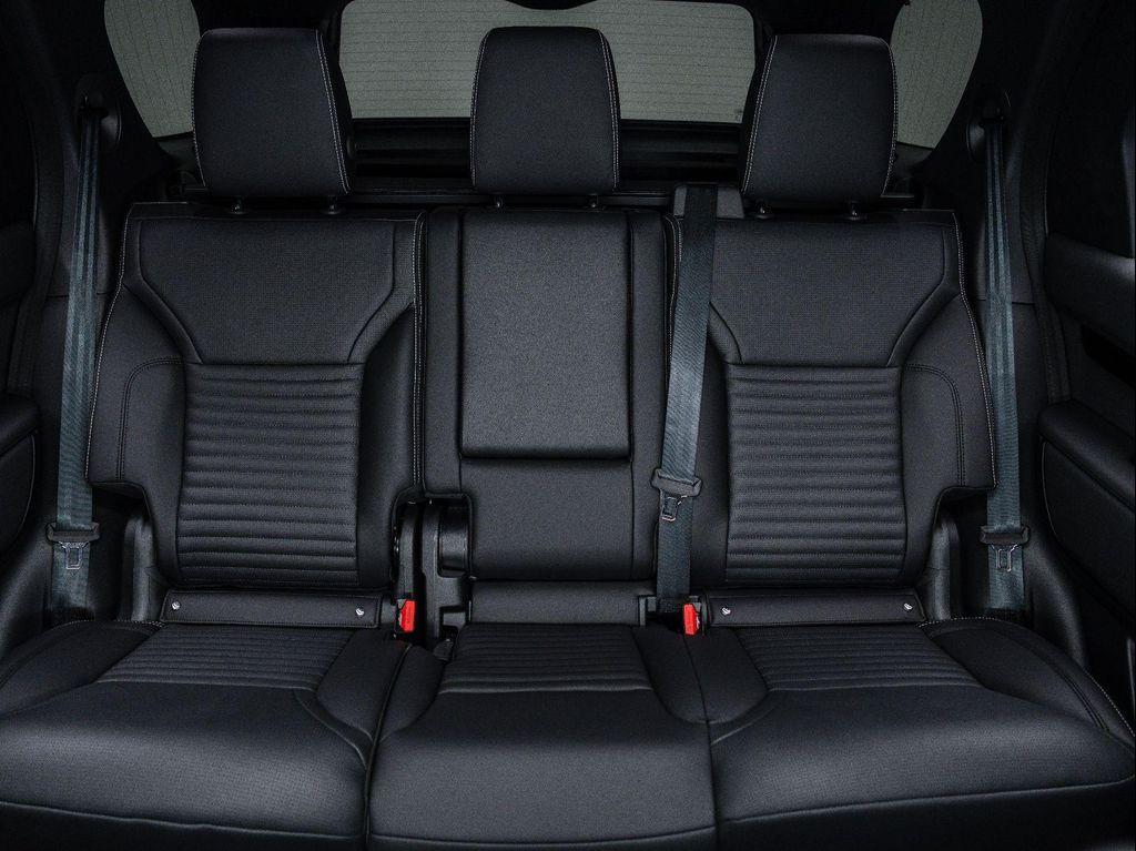 new 2025 Land Rover Discovery car, priced at $68,718