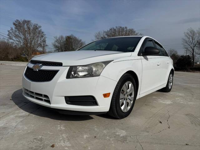 used 2014 Chevrolet Cruze car, priced at $4,400