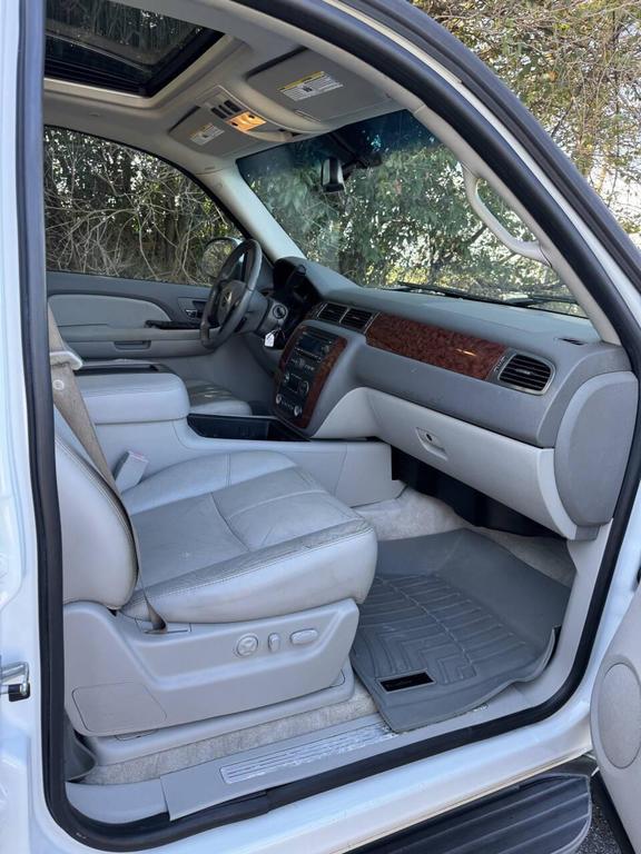 used 2007 Chevrolet Suburban car, priced at $5,975