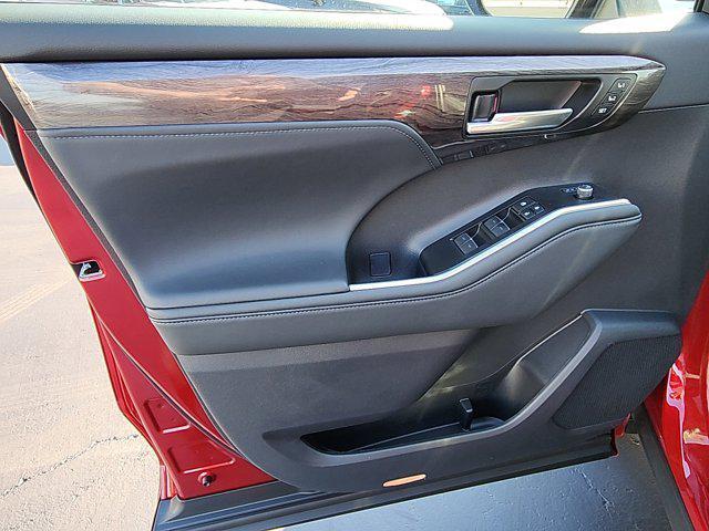 new 2025 Toyota Highlander car, priced at $55,338