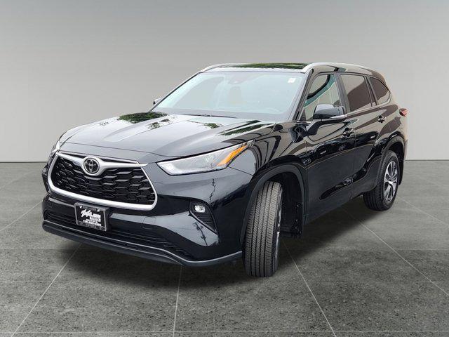 used 2024 Toyota Highlander car, priced at $45,947