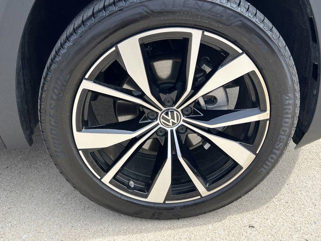 used 2025 Volkswagen Atlas car, priced at $52,991