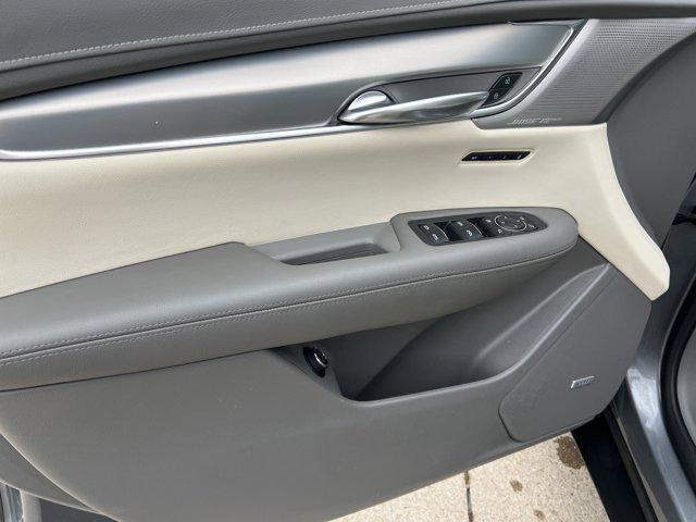 used 2021 Cadillac XT5 car, priced at $29,991