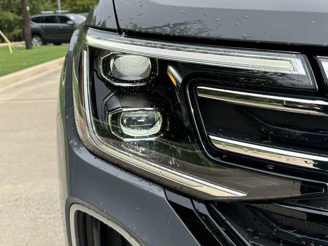 new 2025 Volkswagen Atlas car, priced at $47,014