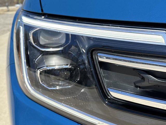 new 2025 Volkswagen Atlas car, priced at $37,274