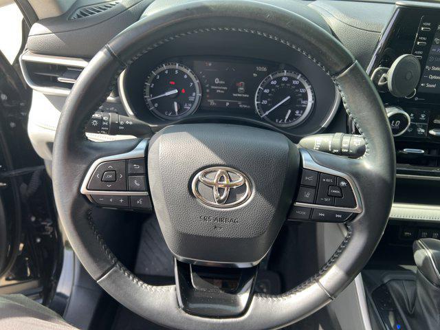 used 2021 Toyota Highlander car, priced at $30,997