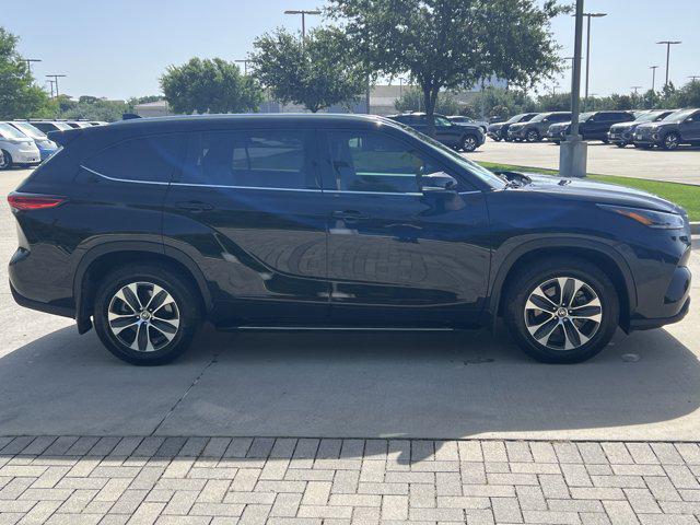 used 2021 Toyota Highlander car, priced at $30,997