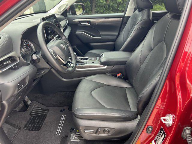 used 2022 Toyota Highlander car, priced at $38,971