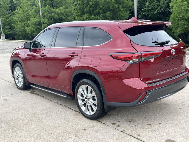 used 2022 Toyota Highlander car, priced at $38,971