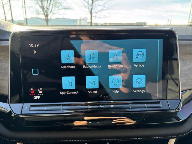 new 2025 Volkswagen Atlas car, priced at $41,740
