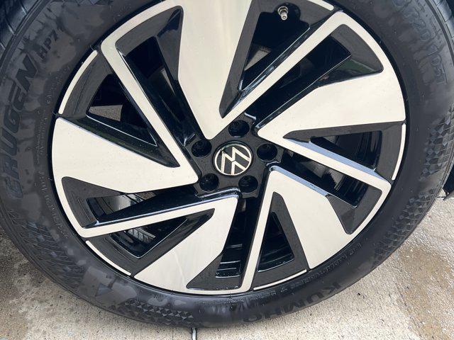 used 2025 Volkswagen Atlas car, priced at $37,451