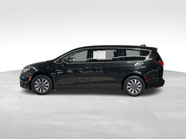 used 2022 Chrysler Pacifica Hybrid car, priced at $23,994