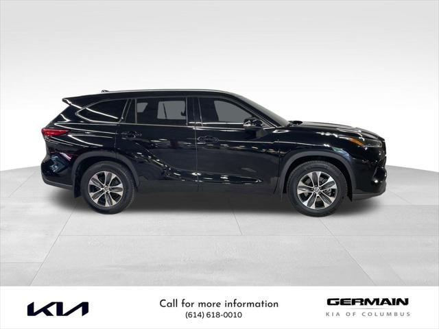 used 2021 Toyota Highlander car, priced at $29,292