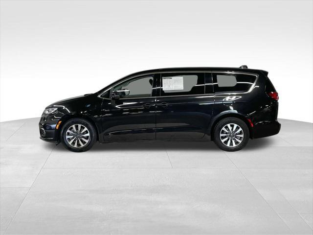 used 2022 Chrysler Pacifica Hybrid car, priced at $20,994