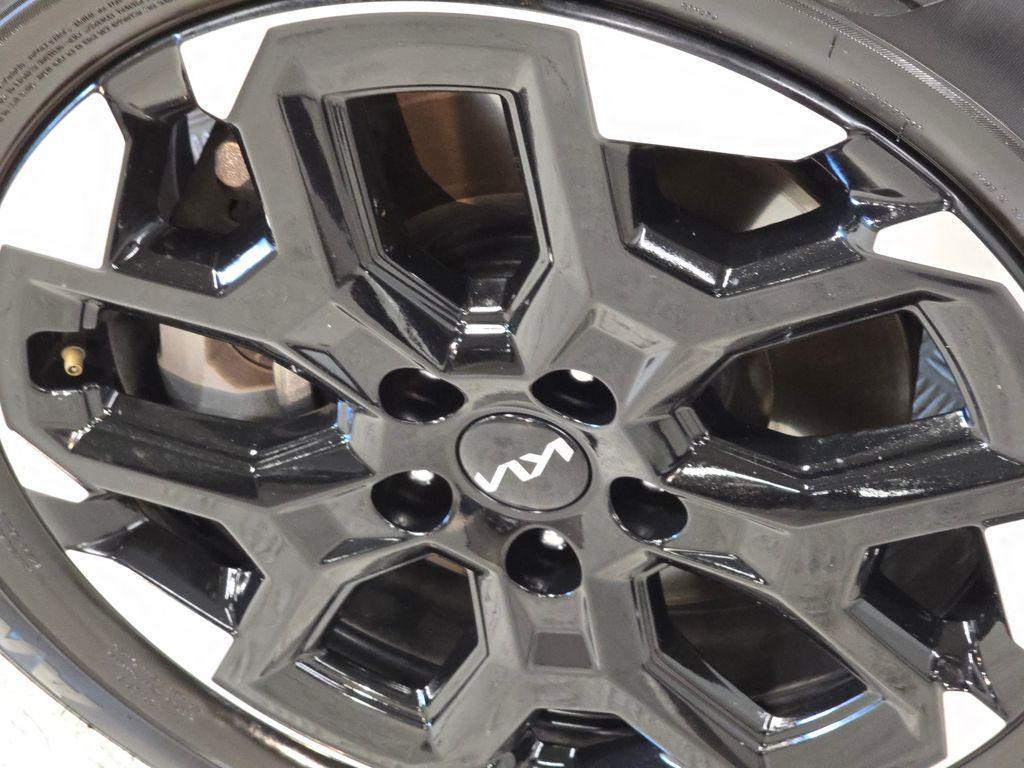 used 2024 Kia Sorento car, priced at $28,584