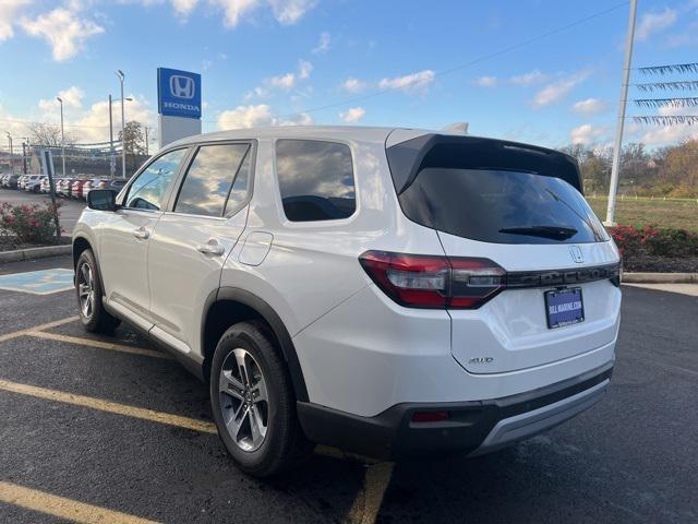 new 2025 Honda Pilot car, priced at $45,899