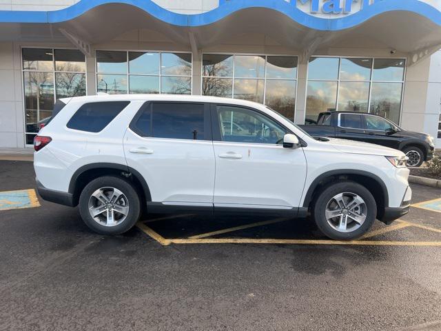 new 2025 Honda Pilot car, priced at $45,899