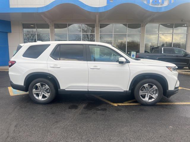 new 2025 Honda Pilot car, priced at $45,950