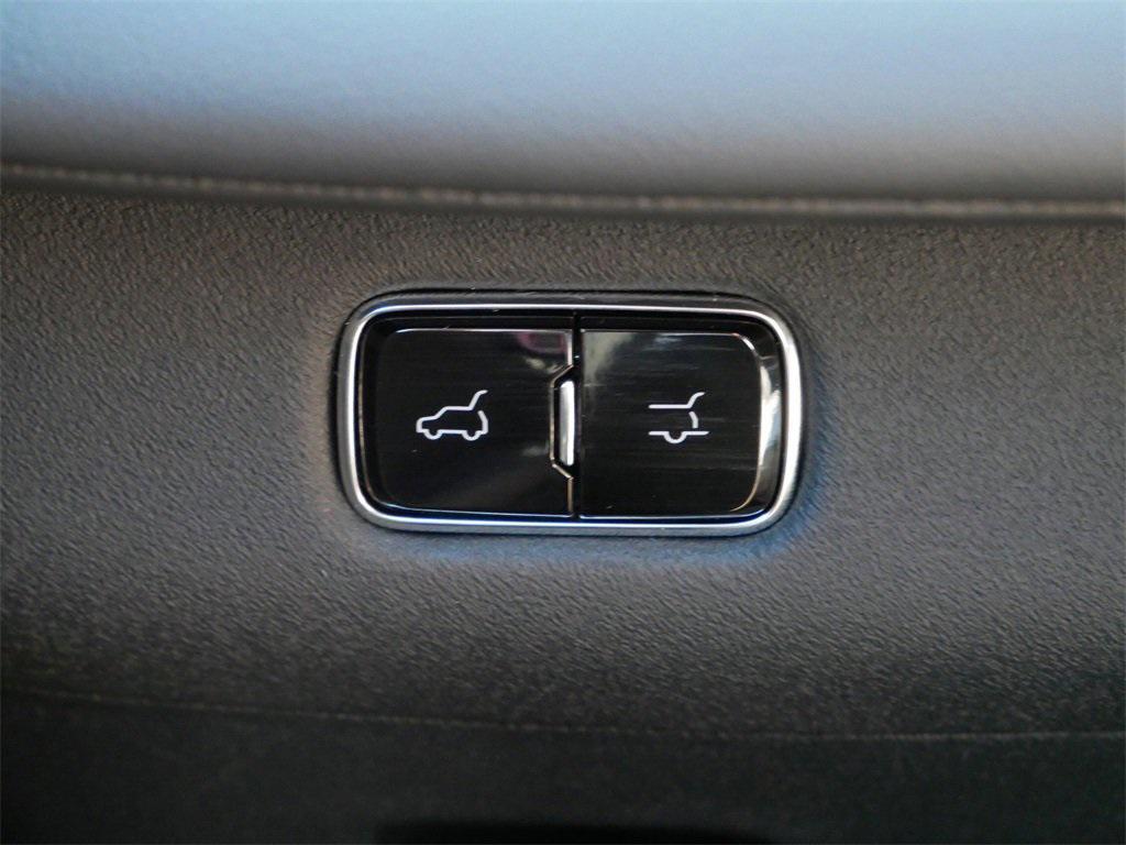 used 2025 Lincoln Navigator car, priced at $102,995