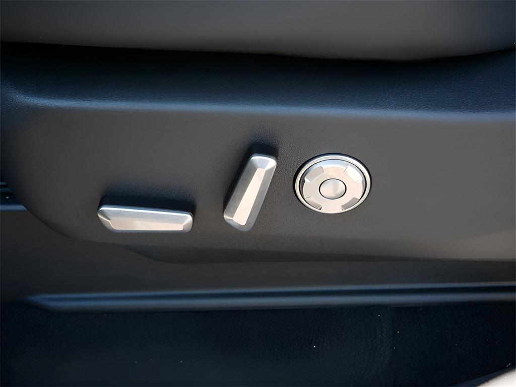 used 2025 Lincoln Navigator car, priced at $102,995