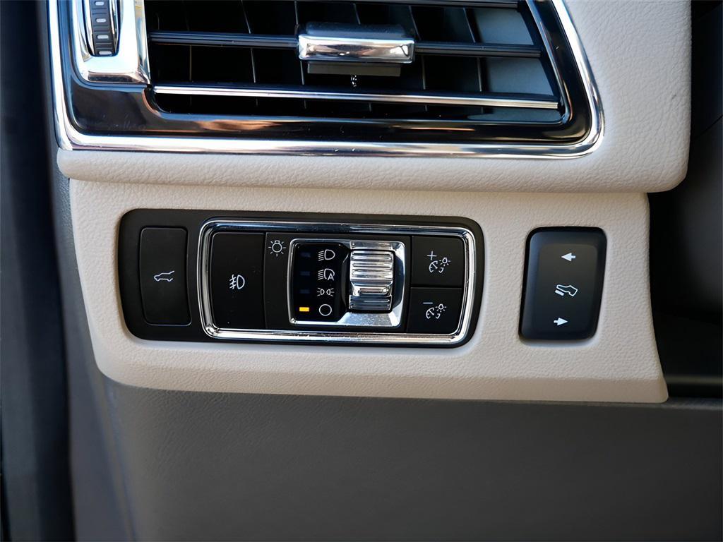 used 2024 Lincoln Navigator car, priced at $77,896