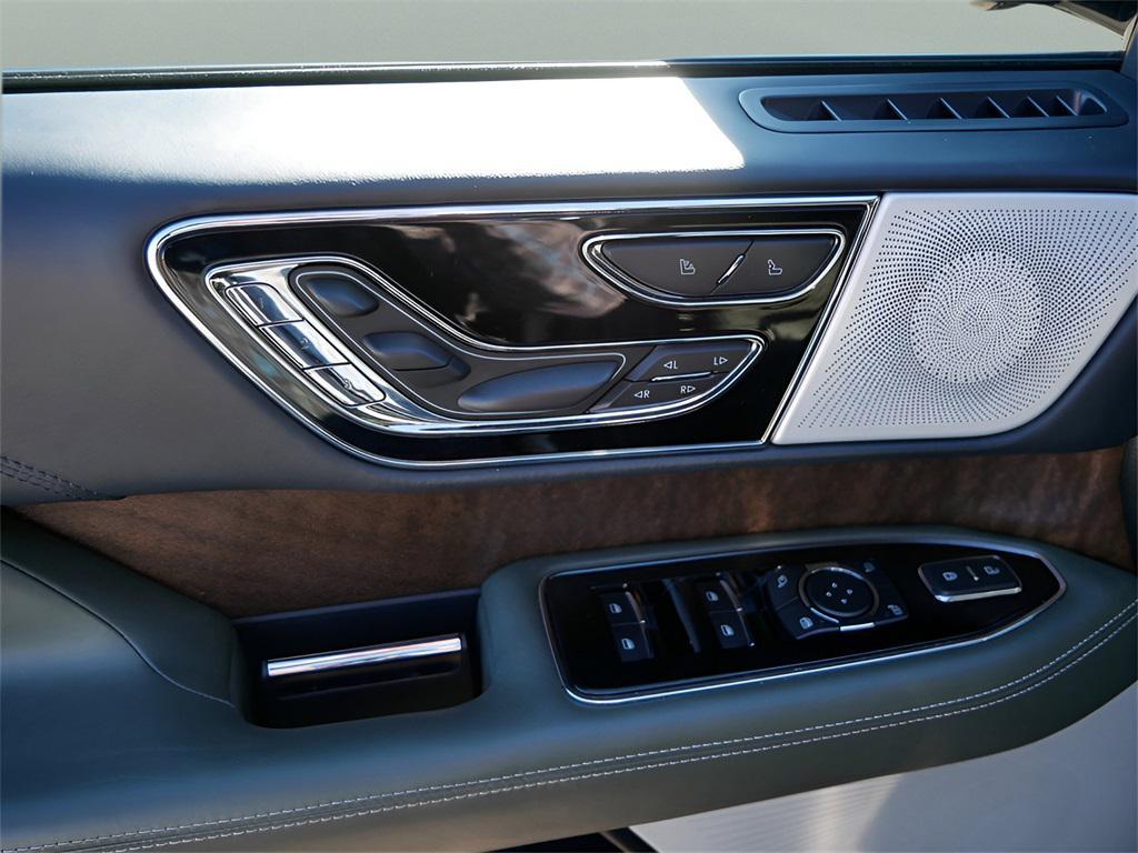 used 2022 Lincoln Navigator car, priced at $64,995
